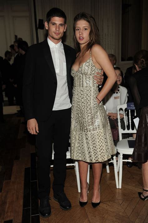 Si adèle exarchopoulosa appris depuis sa rupture avec jeremie laheurte à vivre ses histoires bien loin des regards indiscrets, elle avait fait une exception en faisant. Jeremie Laheurte and Adele Exarchopoulos wear Valentino to ...