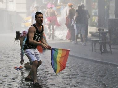 Police Violently Breakup Istanbul Gay Pride Parade Demonstrators