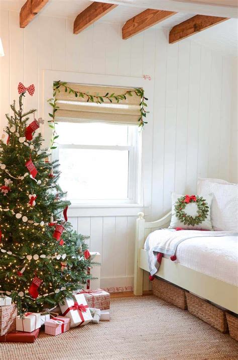 Discover bedroom decor and design ideas from here. 35 Ways to create a Christmas wonderland in your bedroom