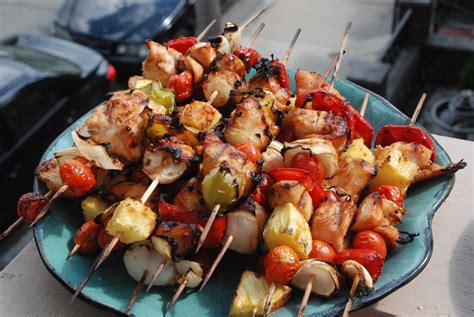 The delicious taste of these kabobs comes from the lively marinade of wine, lemon juice, rosemary, and garlic. blogoneserecipes: Chicken Shish Kabob Saget (with grilled Corn on the Kobe Bryant)