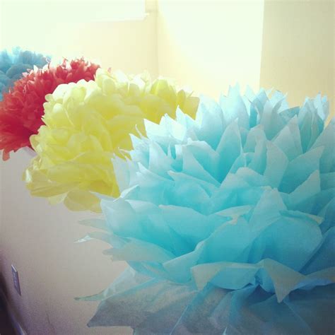 Tutorial How To Make Diy Giant Tissue Paper Flowers Hello Creative