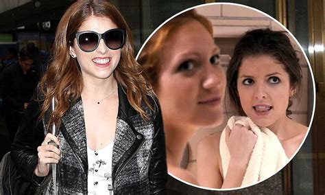 Anna Kendrick Jokes That She Has Brittany Snow S Body Memorised After Joint Shower Scene