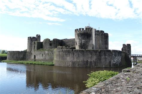 Leonor de espanha vai estudar para o país de gales. O que fazer em Cardiff e Castelo de Caerphilly (País de ...