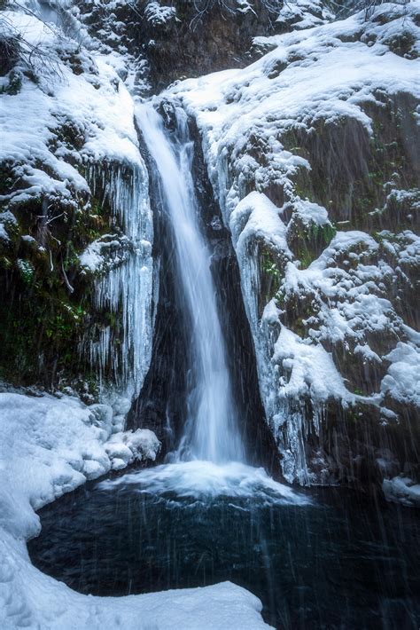 Snow And Ice Covered Waterfalls In The Columbia River Gorge Oc Oregon