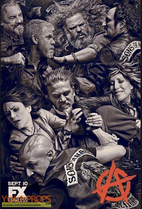 Sons of anarchy cast, kurt sutter, charlie hunnam, ron perlman, katey sagal, maggie siff, ryan hurst, kim coates, theo rossi, tommy flanagan, mark boone. Sons of Anarchy SoA Crew Gift Jacket original film-crew item