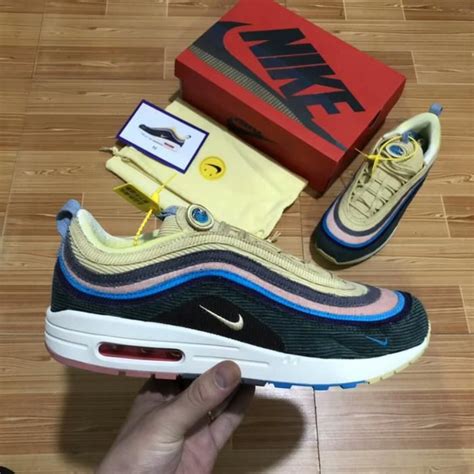 It measures 152.4 x 75.1 x 7.5 mm (6.00 x 2.96 x 0.30 in) height x width x thickness respectively and weights 168grams. Nike Air Max 1/97 Sean Wotherspoon Gris Gris foncé/ Beige ...