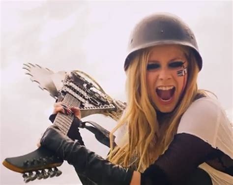 Avril Lavigne muestra un teaser del vídeo de Rock N Roll CromosomaX