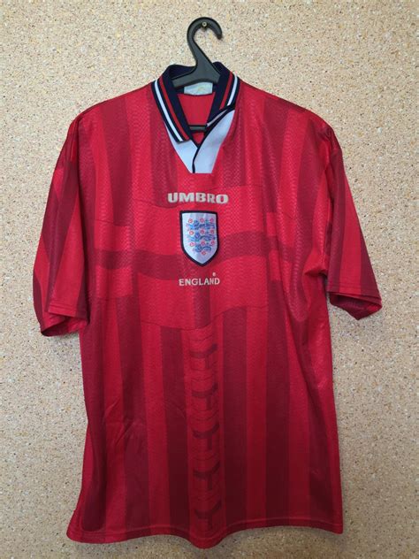 Footballers generally wear identifying numbers on the backs of their shirts. England Away football shirt 1997 - 1999. Added on 2017-05-28, 21:08