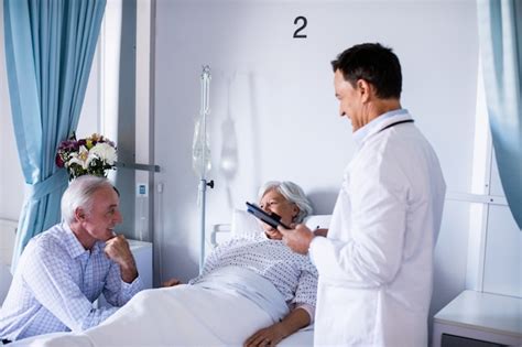 Premium Photo Senior Patient Interacting With Doctor