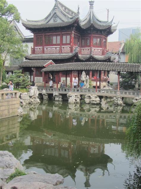 The cheapest way to get from shanghai pudong airport (pvg) to renaissance shanghai yu garden hotel costs only ¥24, and the quickest way takes just 36 mins. China Ferienreise - Shanghai seine Altstadt und der Yu-Garten