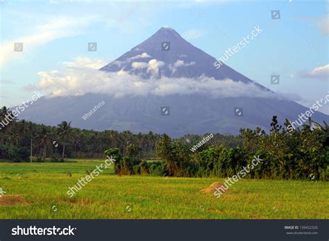 Mount Mayon Volcano Philippines Stock Photo 139422320 Shutterstock