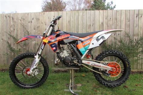 Ktm didn't cut any corners—as evidenced by although you can't be lazy, the 125sx engine does create enough torque low in the rpm range to lug the power from gear to gear. KTM SX 125 2011