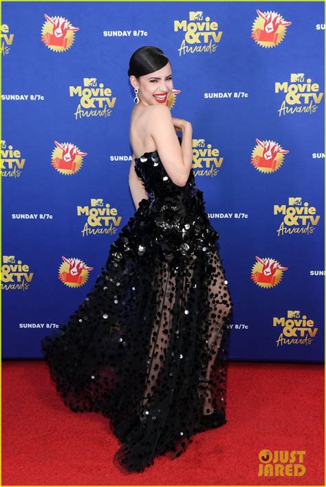 Elizabeth olsen, mandy moore and riley keough led the red carpet glamour at the 2021 mtv movie & tv awards on sunday. Young Hollywood Stars Are Ruling the Red Carpet at MTV ...