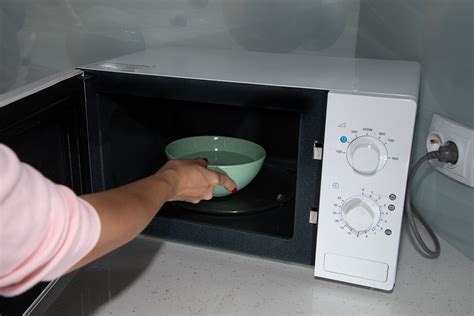 How To Clean A Microwave 5 Cleaning Hacks Ahs