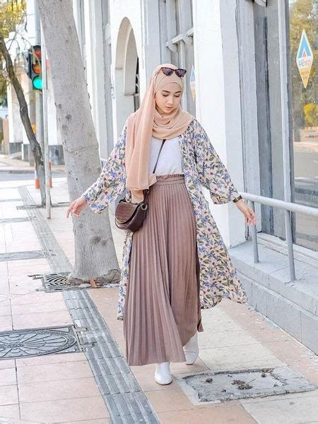 20 Inspirasi Outfit Hijab Kekinian Yang Modis Abis