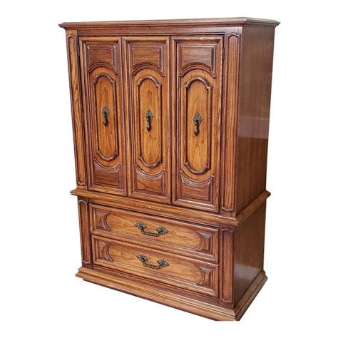 The story of thomasville began in thomasville, north carolina, in 1904. Vintage 1970s Thomasville Oak and Resin Oak Bedroom Closed ...