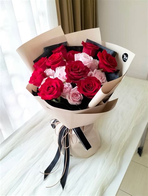 Brooklyn Red And Pink Roses Bouquet