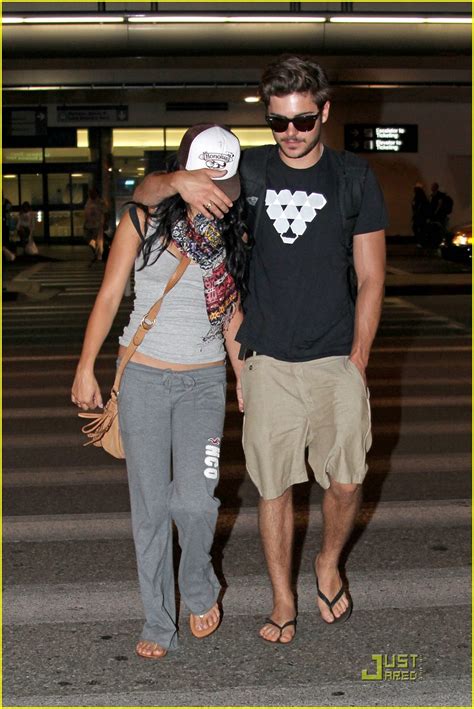zac efron and vanessa hudgens lovey dovey at lax photo 383086 photo gallery just jared jr