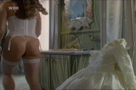 Nackte Theresa Russell In Hotel Paradise