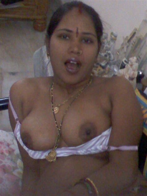 Indian Aunty Removing Blouse Bra Pics Bhabhi Showing