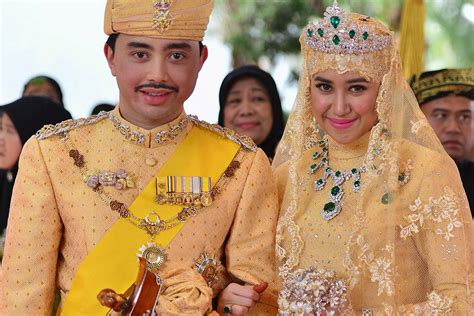 Pengiran anak sarah (distant member of the brunei royal family, she was 17 year old at the time). Brunei royal wedding: And the bride wore gold, diamonds ...