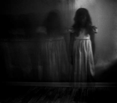 Real Pictures Of Ghosts In Haunted Houses