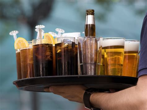 Why does beer form a head but soda doesn't? | HowStuffWorks