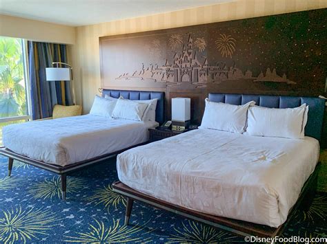 Photos Tour An Updated Room At The Disneyland Hotel The Disney Food