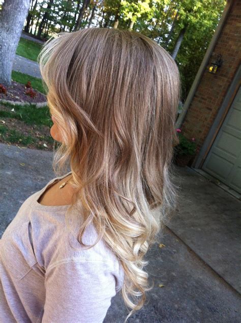 Such an ombre hairstyle for short hair will complement your bob in a super stylish way. blonde ombre #hair | My Hurrr . | Pinterest