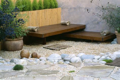 Lay out pebbles in a pleasing pattern on the plywood, contrasting different sizes and colours. Patio Design Ideas - Patio Pictures and Garden Designs