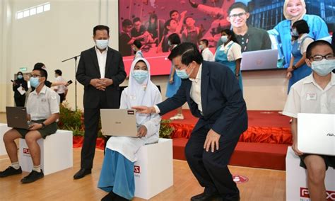 Intel technology sdn bhd, jabil circuits sdn bhd and plexus manufacturing sdn bhd in bayan lepas and the inari. Needy students benefit from e-learning programme | Buletin ...