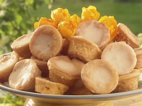 Lemon poppyseed cheesecake cupcakes | paula deen. Tracy Morgan: Recipe: Paula Deen's Lemon Blossoms