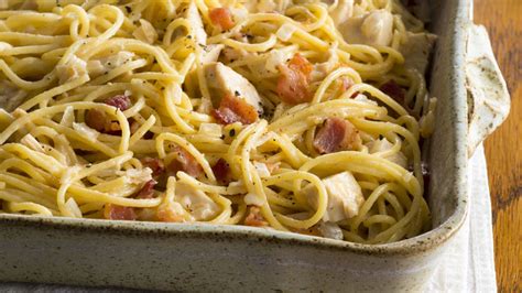 The combination of the creamy alfredo sauce, bits of bacon and egg make this dish a true carbonara feast, and the added protein from the chicken helps to keep you satisfied. Chicken Carbonara Deluxe Recipe - BettyCrocker.com