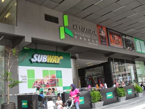 Kwc fashion mall has 500,000 square feet (46,000 m2). KWC : Kenanga Wholesale City - Happy Irfa