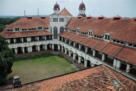 Sedangkan dalam bahasa jawa, lawang sewu artinya seribu pintu. Wisata Semarang - Wisata Lawang Sewu Tempat Peninggalan ...