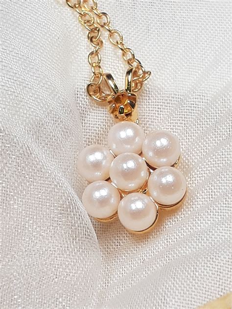 Vintage Avon Bw Floral Pearl Pendant Gold Chain Necklace Etsy