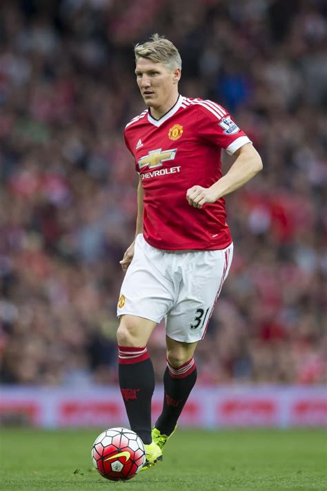 Robert lewandowski on target again with a penalty as bundesliga champions edge lewandowski who is the the highest paid player not only in the bayern team but also in bundesliga with total yearly salary of €15million a year plus. Who Is The Richest Player In Bayern Mu / United Fans Rip ...
