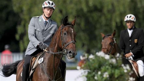 Zum modernen fünfkampf gehören die einzeldisziplinen fechten, reiten, schwimmen, schießen und laufen. Moderner Fünfkampf: Deutsche Männer-Staffel holt Gold beim ...
