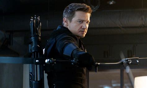 see jeremy renner and hailee steinfeld in first look at hawkeye series giant freakin robot