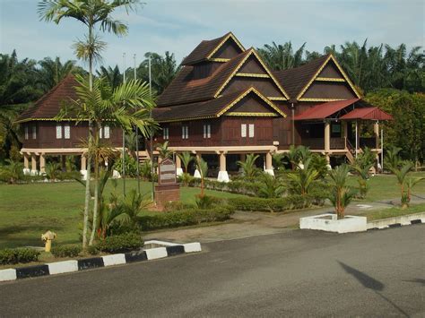 Rumah tradisional melayu di negeri sembilan jika diperhatikan banyak menyerupai pembinaan rumah adat di minangkabau. ujang kutik: NEGERI SEMBILAN: RUMAH-RUMAH REKA BENTUK ...