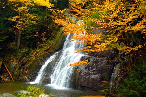 Take This Gorgeous Fall Foliage Road Trip To See Vermont