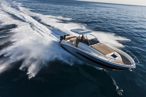 Verve Outboard Yacht By Atlantis To Make Her International Premiere At