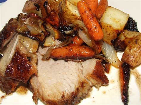 While the potatoes cook, place the carrots and ¾ of the thyme in a bowl. Stuff by Cher: Roast Beef, Carrots, and Potatoes