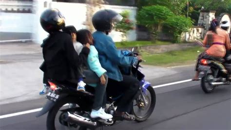 So providing you are over 17 and have passed your cbt licence, you can ride any scooter or motorbike up to 125cc. BALI Culture Part 1: Scooters, Motorbikes and Motorcycles ...