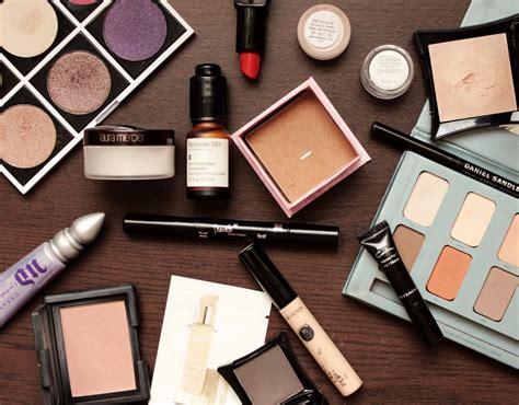 TEN COMMON MAKEUP MISTAKES ONE SHOULD AVOID - SPARKLE ...