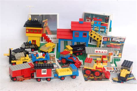 Lego A Collection Of Vintage Lego Cars Buildings And Accessories Etc