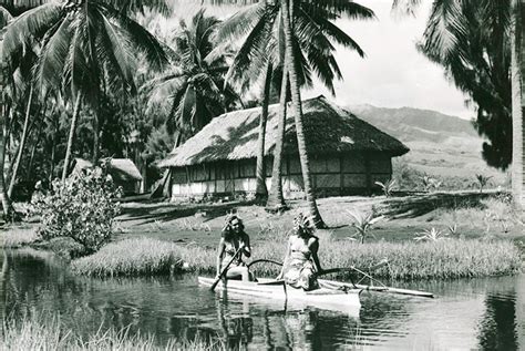 Vahine En Pirogue Pointe Vénus 1967 Tahiti Heritage