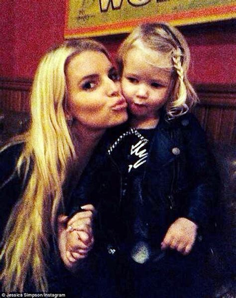 Jessica Simpsons Daughter Maxwell Pouts For Instagram Selfie Daily