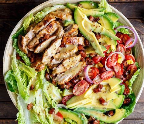 La D Licieuse Salade Au Poulet Avocat Et Bacon Avec Une Superbe