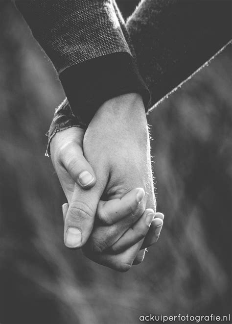 Couple Holding Hands Love People Fresh Couple In Love Love Winter Loveshoot Idea S Inspiration